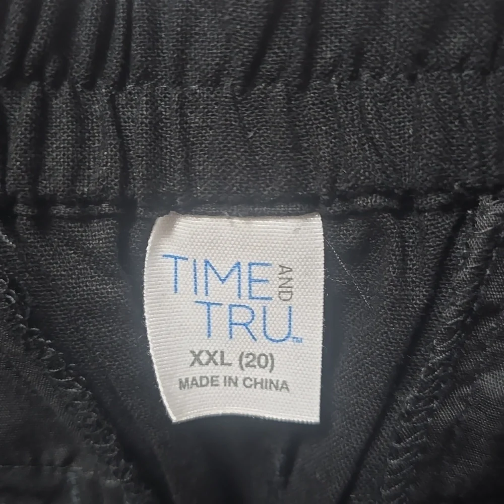 Time and Tru Women's Black Flat Front Shorts - Picture 6 of 8